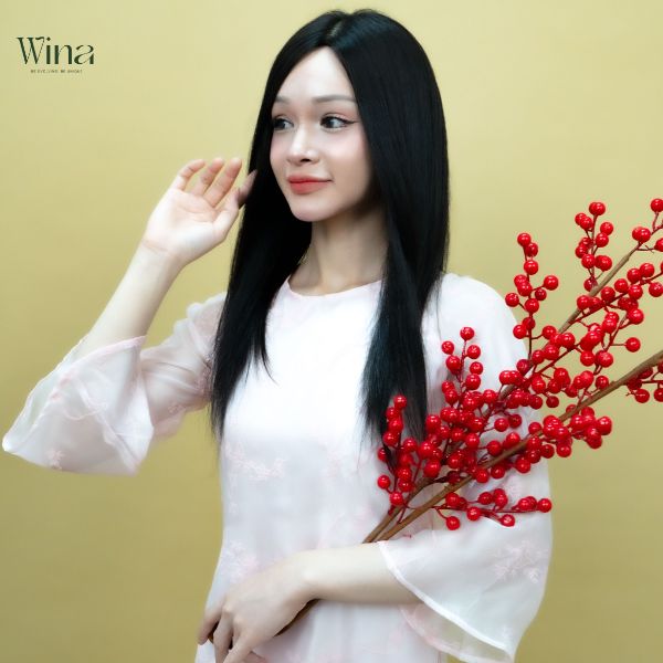 Tóc thẳng hai mái mang đến vẻ đẹp nhẹ nhàng, tự nhiên nhưng không kém phần sang trọng