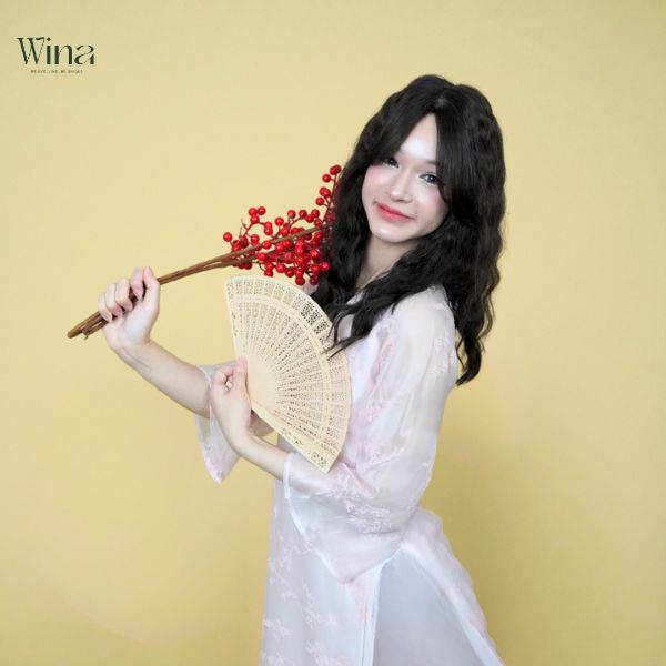 Tóc giả nguyên đầu nữ được thiết kế với các lọn xoăn nhỏ, tạo độ phồng tối đa và mang lại vẻ ngoài cá tính, hiện đại