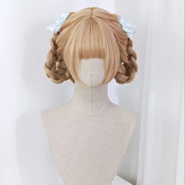 Tóc giả nhân tạo được làm từ các sợi tổng hợp như kanekalon, toyokalon hoặc các loại sợi nhựa khác