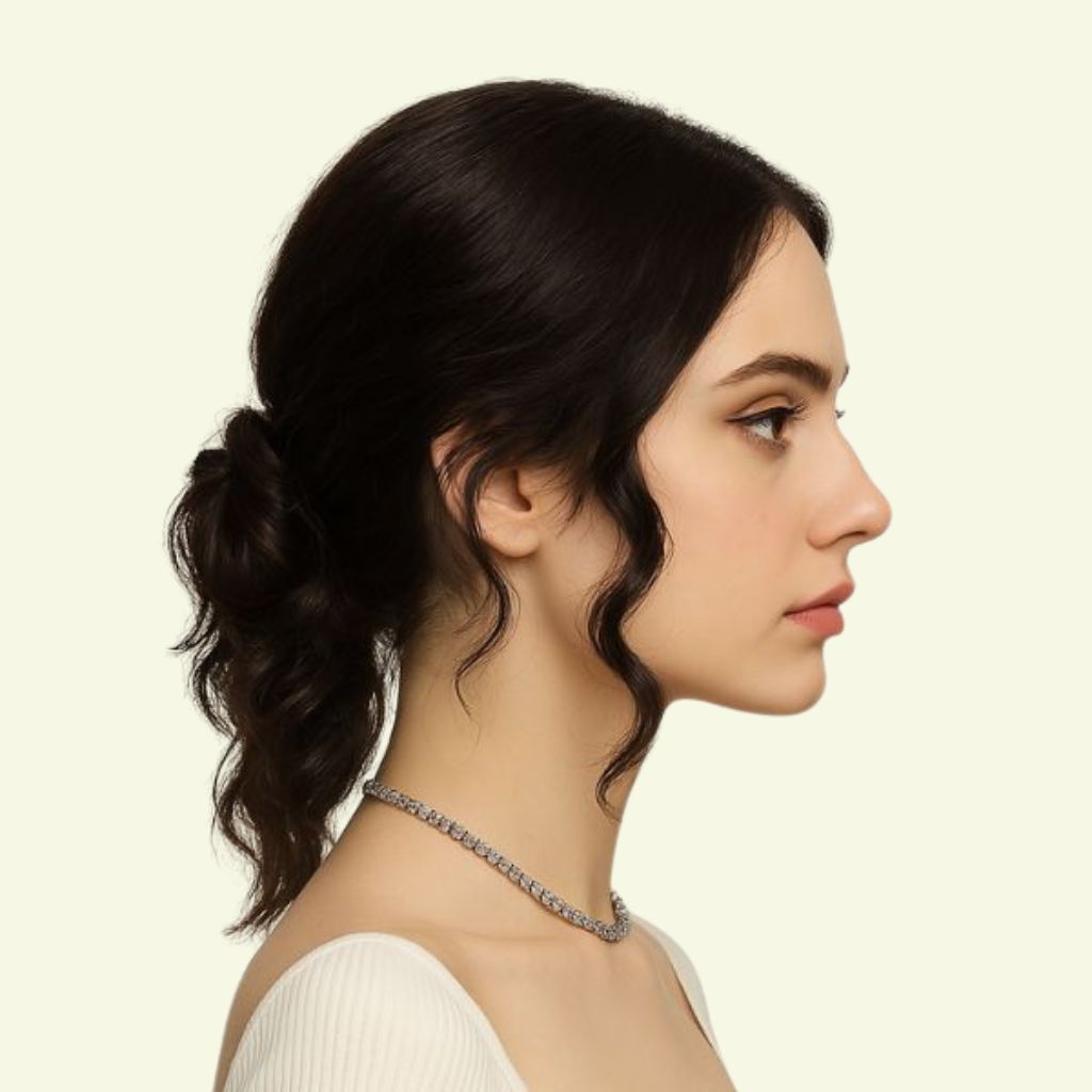 Tóc mái giả che hói nữ thường được làm từ hai chất liệu chính là tóc thật và sợi tổng hợp