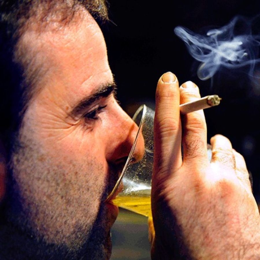 Sử dụng bia rượu và thuốc lá dẫn đến rụng tóc