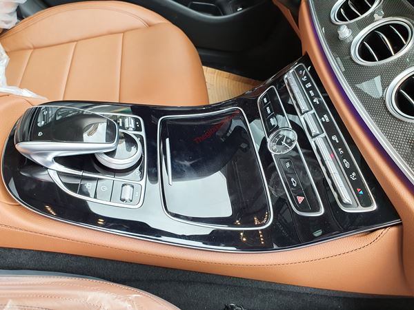 tiện nghi MERCEDES E300 AMG 2021