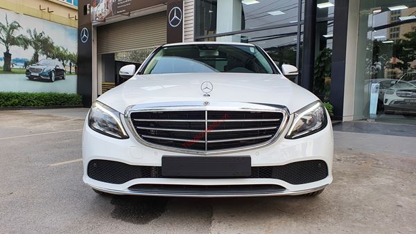 đầu xe Mercedes C200 Exclusive 2021