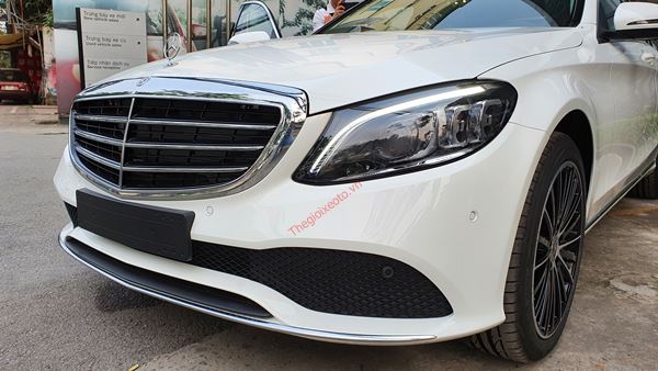 lưới tản nhiệt Mercedes C200 Exclusive 2021