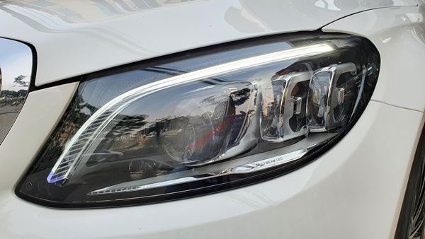 đèn pha Mercedes C200 Exclusive 2021