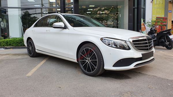 Giá xe Mercedes C200 Exclusive 2021 lăn bánh