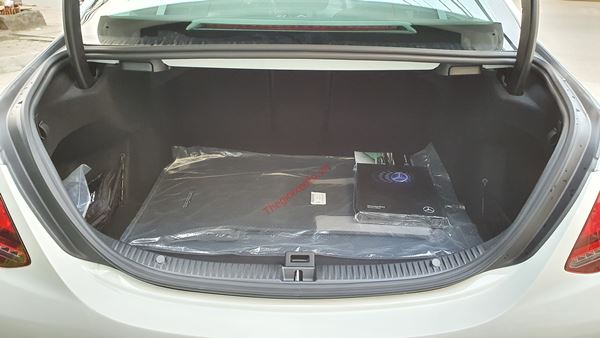 cốp xe Mercedes C200 Exclusive 2021