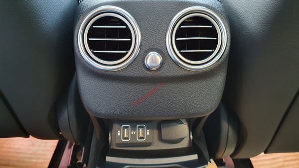 cửa gió điều hòa phía sau Mercedes C200 Exclusive 2021
