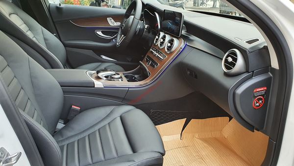 nội thất Mercedes C200 Exclusive 2021
