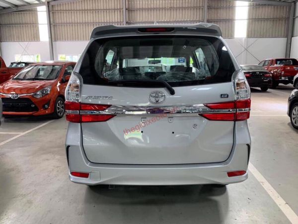 đuôi xe toyota avanza