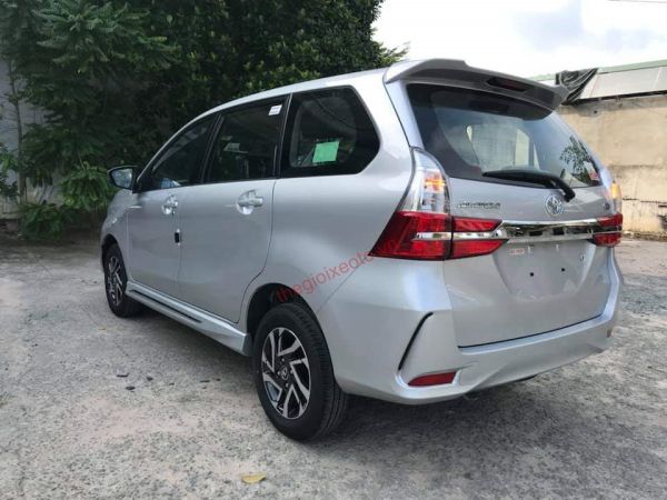 hông xe toyota avanza