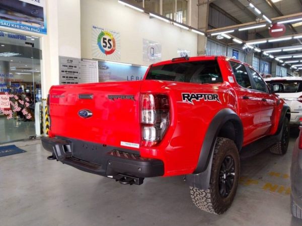 Ranger Raptor màu đỏ