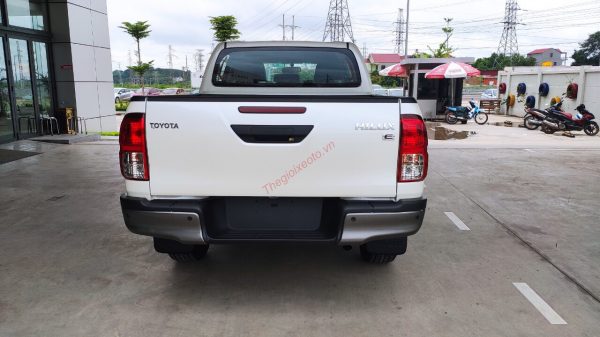 đuôi xe Hilux 2.4E 2022