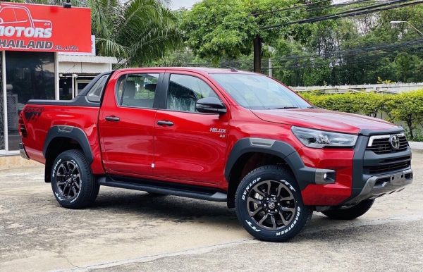 Toyota Hilux 2022 màu đỏ