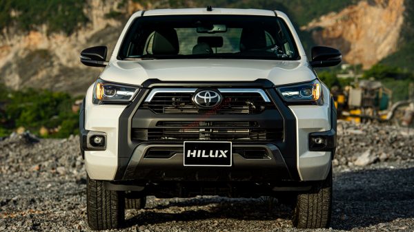 đầu xe toyota hilux 2023