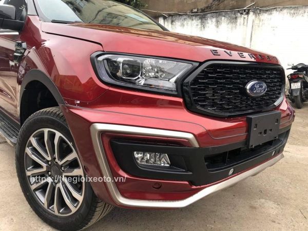 Ốp cản trước body kit Ford Everest 2021