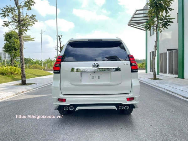 đuôi xe Độ Body Kit Toyota Land Cruiser Prado 2017 - 2022 màu trắng