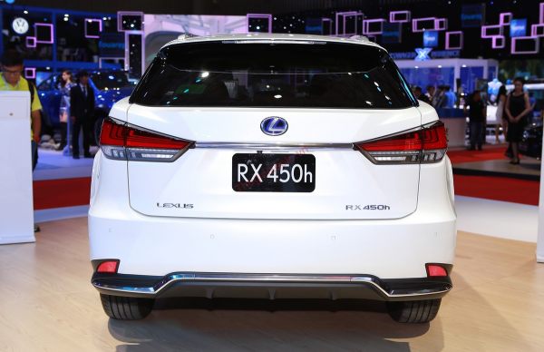 đuôi xe Lexus RX 450H 2022