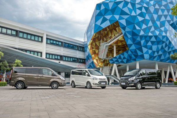 bảng giá xe ford tourneo lăn bánh