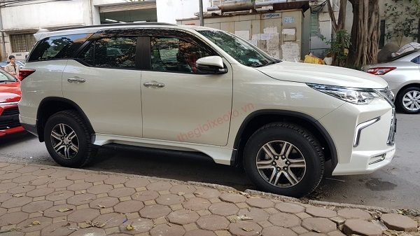 thân xe khi độ Body Kit Lexus 570 độ cho xe Toyota Fortuner