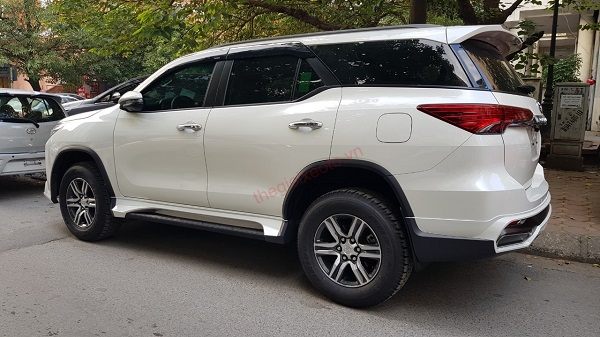 hông xe Fortuner 2020 độ Lexus LX 570