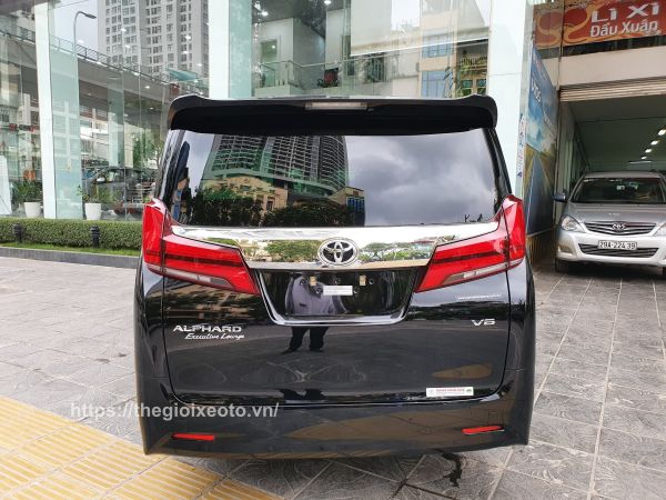 Đuôi xe Alphard 2021