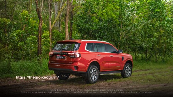 hông xe Ford Everest 2022