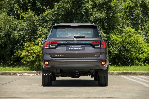 Đuôi xe Ford Everest 2023