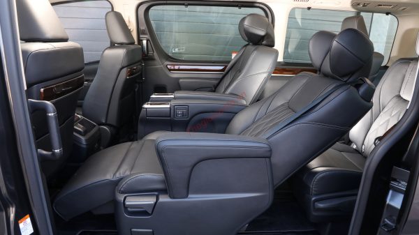 hàng ghế thứ 2 Toyota Granvia 2021