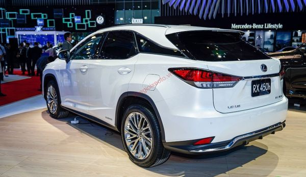 hông xe Lexus RX 450H 2022