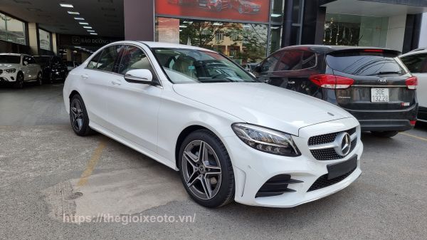 Giá xe Mercedes C180 AMG 2021 lăn bánh