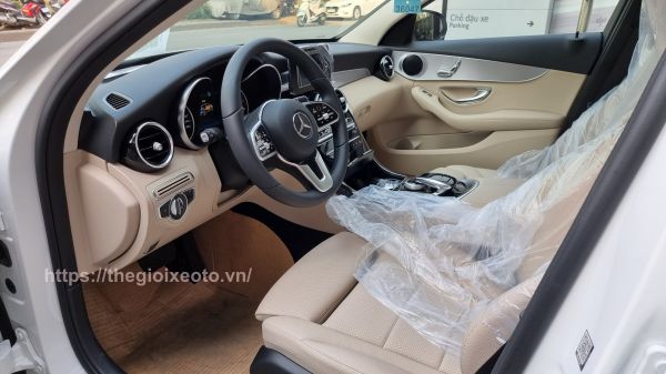 tiện nghi Mercedes C180 AMG 2021
