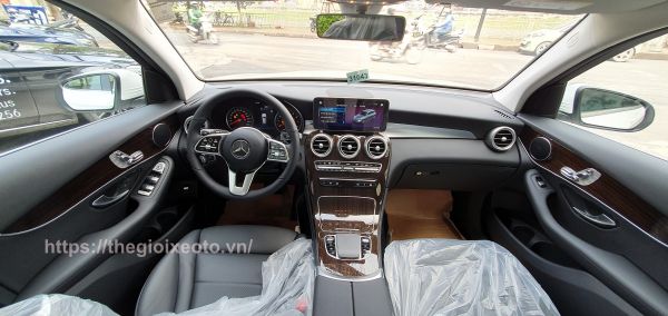 nội thất đen Mercedes GLC200 4Matic 2021