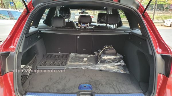 khoang hành lý Mercedes GLC200 4Matic 2021