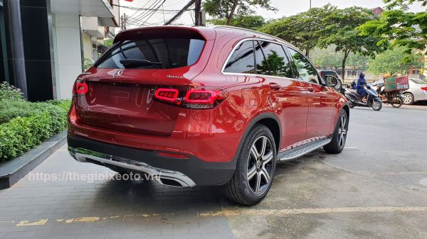 hông xe Mercedes GLC200 4Matic 2021