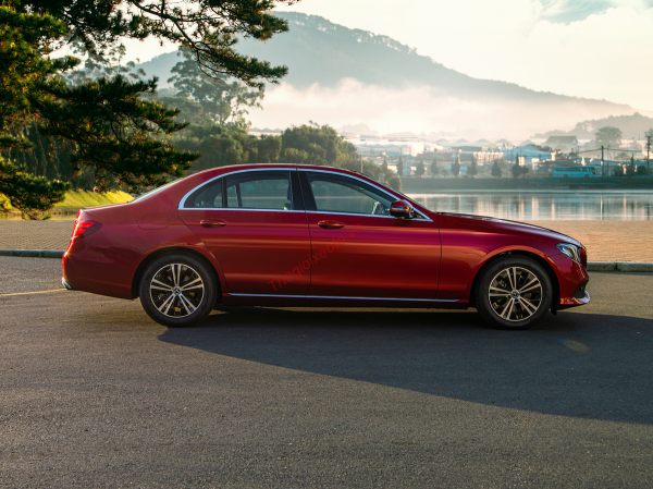 thân xe MERCEDES E180 2021