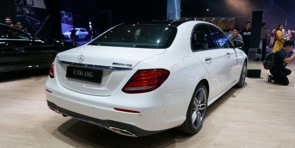 Phần đuôi xe E350 AMG