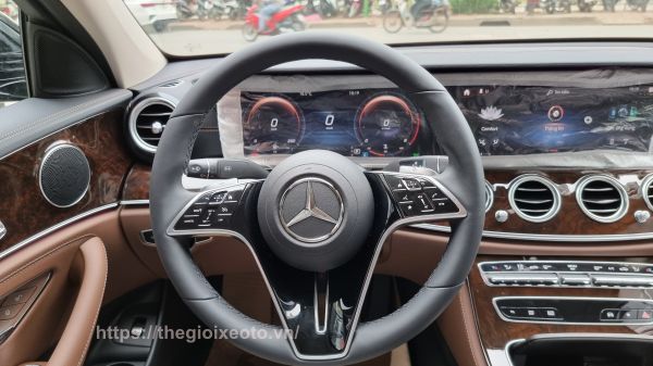 vô lăng Mercedes E200 Exclusive 2021