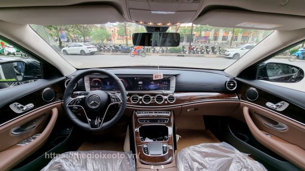 tổng thể nội thất Mercedes E200 Exclusive 2021