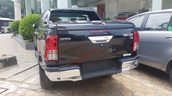 Nắp thùng thấp bán tải Toyota Hilux