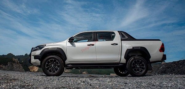 thân xe bán tải toyota hilux 2.8V 2022