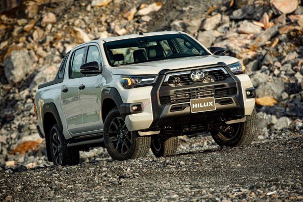 ngoại thất bán tải toyota hilux 2.8V 2022