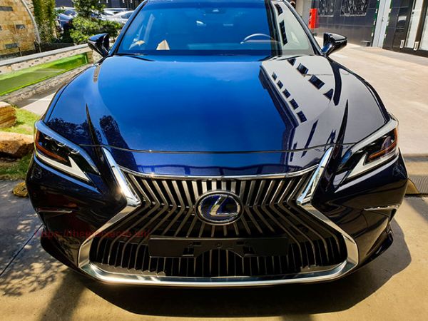 lưới tản nhiệt Lexus ES 300h 2022