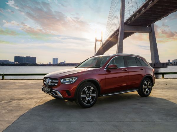 Giá lăn bánh Mercedes GLC 200 và GLC200 4Matic glc300 4matic