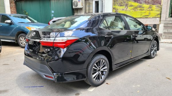 Phần hông xe Corolla Altis 1.8E