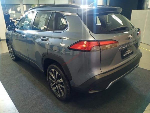 hông xe Toyota Corolla Cross 2022