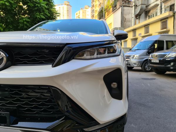 đèn pha Toyota Fortuner Legender 2021