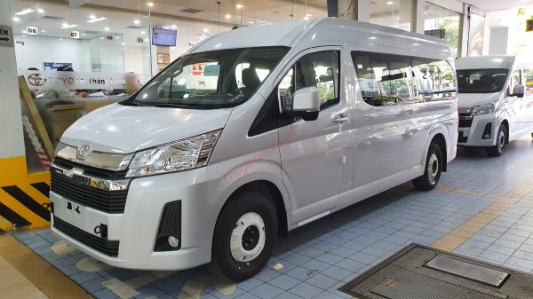 Đánh giá xe Toyota Hiace 2021 máy dầu