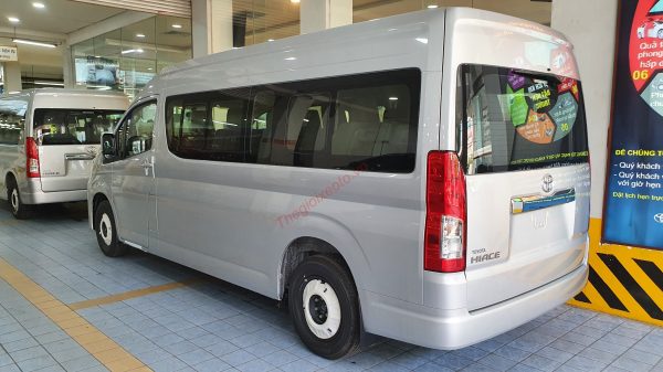 Phần hông xe Hiace 2021