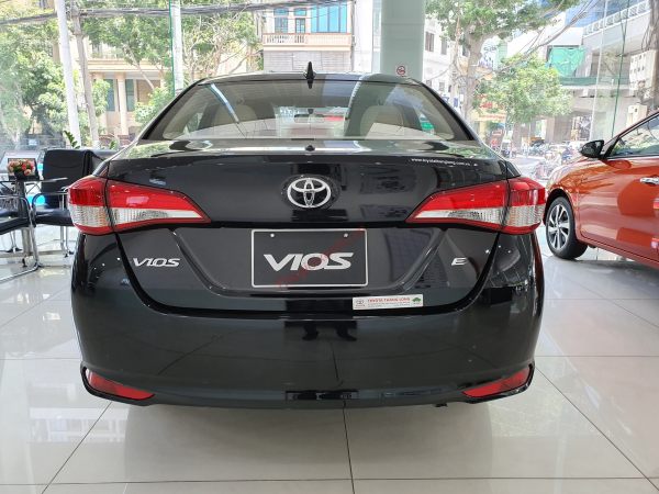 đuôi xe Vios 1.5E 2021